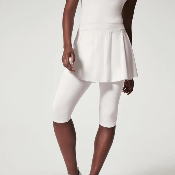 NWT Spanx Booty Boost® Active Skirt Around Knee Leggings - Picture 1 of 8